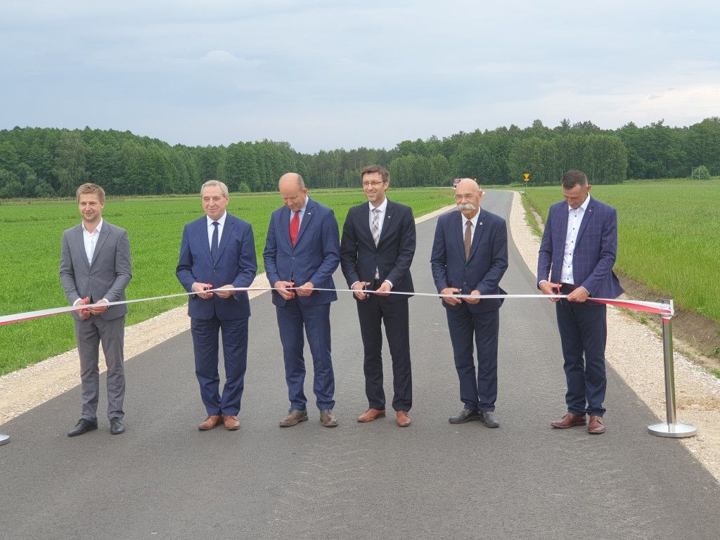 Otwarcie drogi w Tymiankach-Skórach i odsłonięcie pamiątkowego kamienia